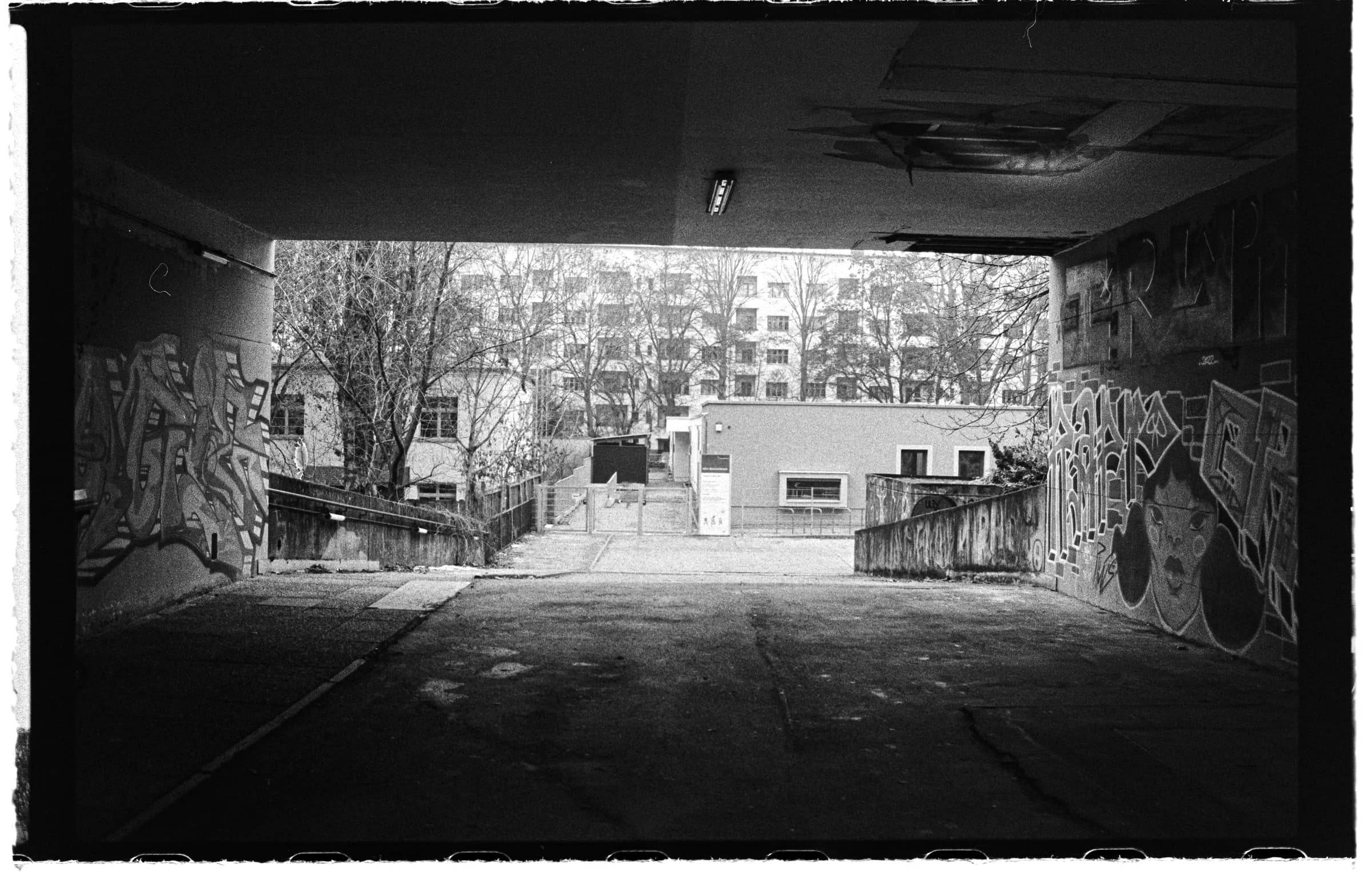 Neukolln Lookinginto 1